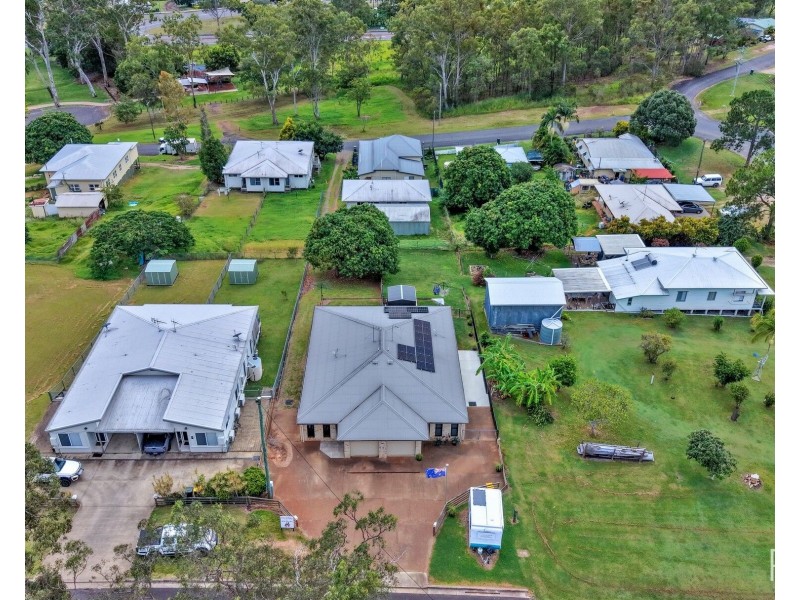 1/4 William Street, Gin Gin QLD 4671