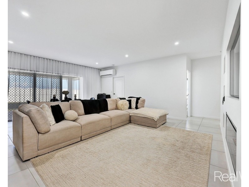 1 Stapelton Avenue, Innes Park QLD 4670