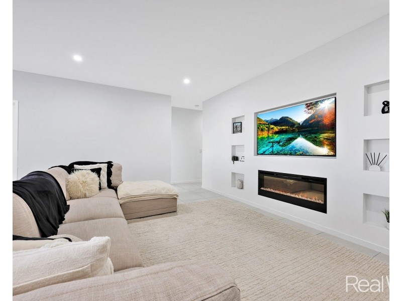 1 Stapelton Avenue, Innes Park QLD 4670