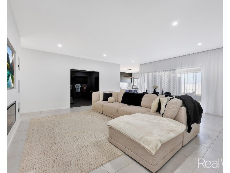 1 Stapelton Avenue, Innes Park QLD 4670