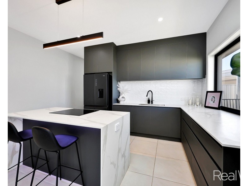 1 Stapelton Avenue, Innes Park QLD 4670