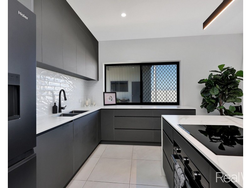 1 Stapelton Avenue, Innes Park QLD 4670