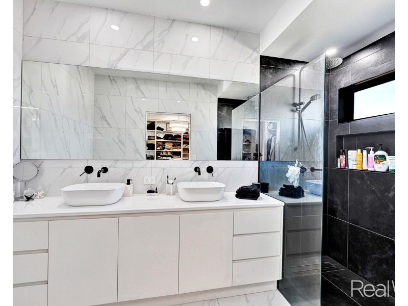 1 Stapelton Avenue, Innes Park QLD 4670