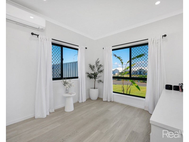 1 Stapelton Avenue, Innes Park QLD 4670