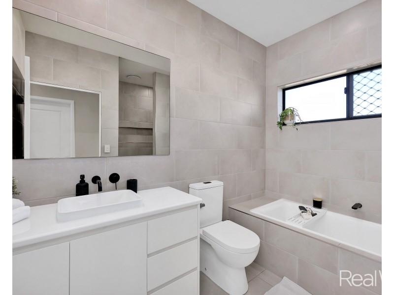 1 Stapelton Avenue, Innes Park QLD 4670