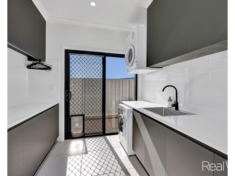 1 Stapelton Avenue, Innes Park QLD 4670