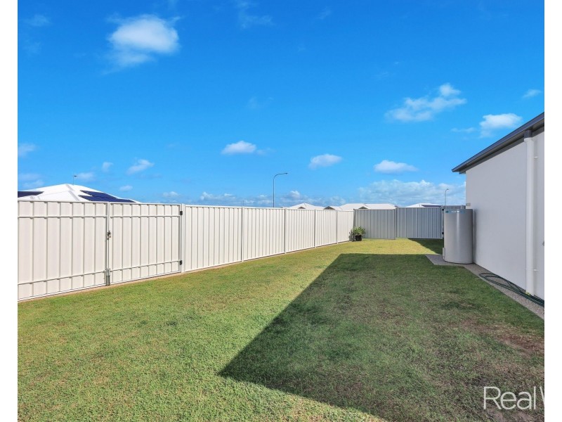 1 Stapelton Avenue, Innes Park QLD 4670