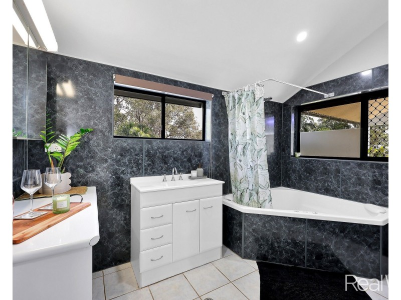 3 Louise Court, Branyan QLD 4670
