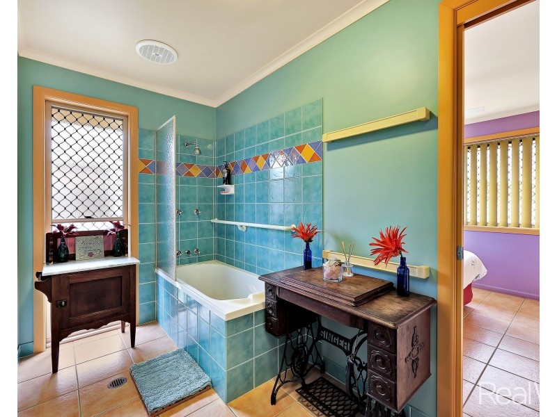 12 Porras Court, Avenell Heights QLD 4670