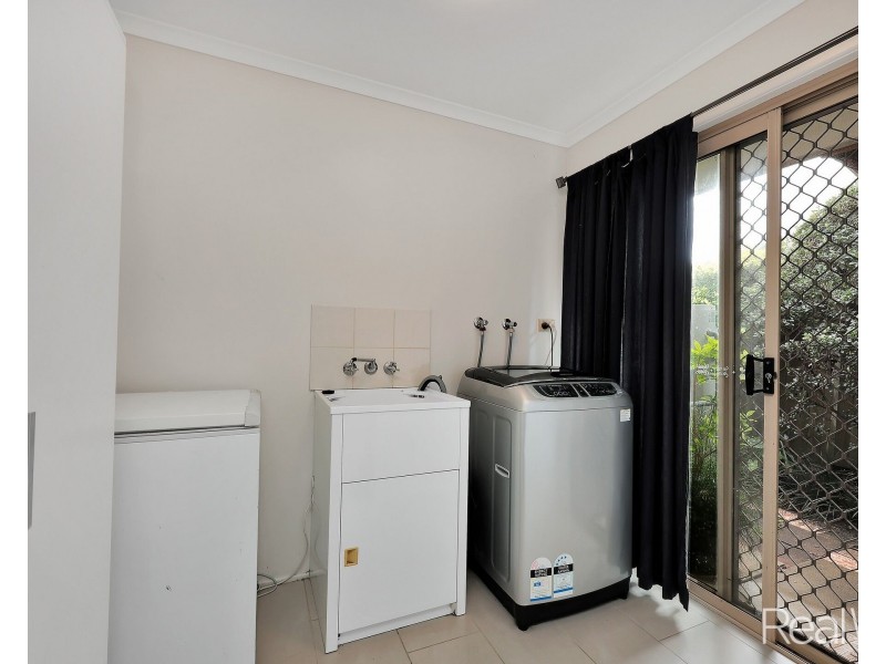 12 Chapman Street, Kalkie QLD 4670