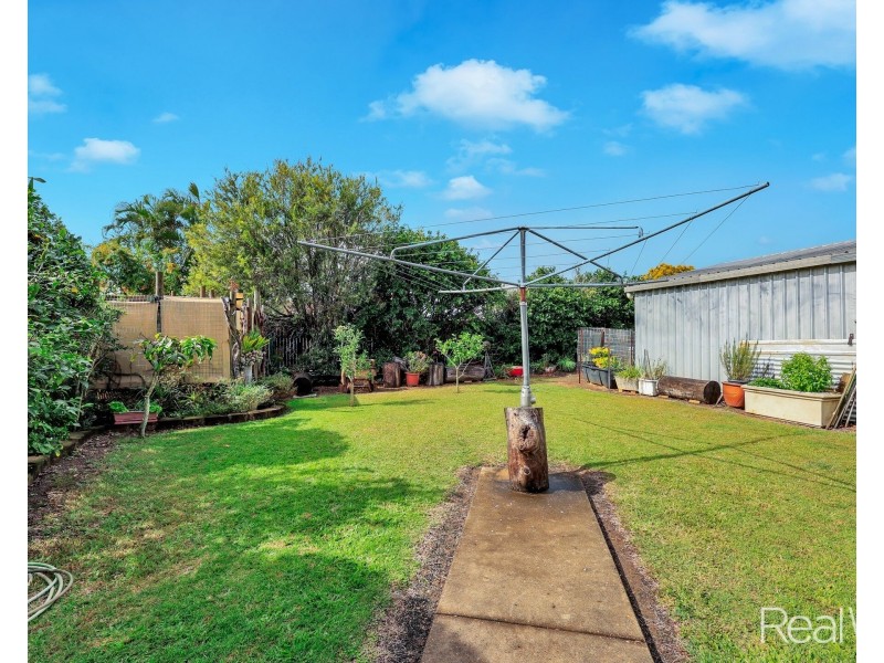 12 Chapman Street, Kalkie QLD 4670