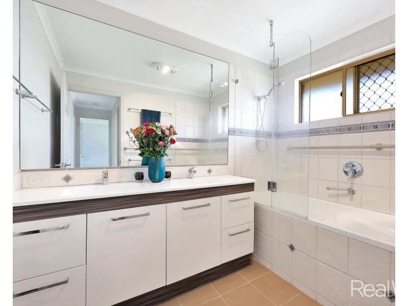 4 Shaun Court, Kalkie QLD 4670