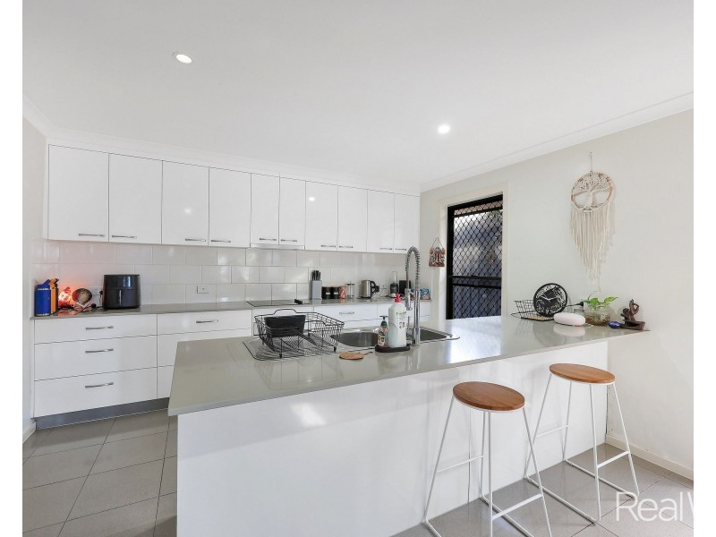 2/53 Duffy Street, Millbank QLD 4670