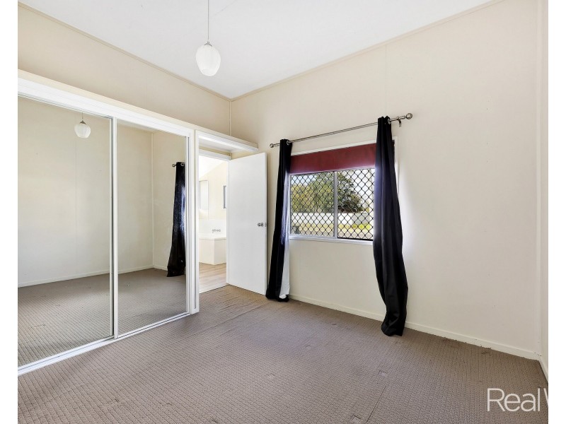 9 Lovers Walk, Thabeban QLD 4670