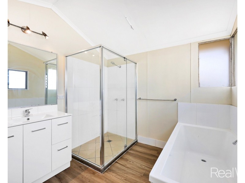 9 Lovers Walk, Thabeban QLD 4670