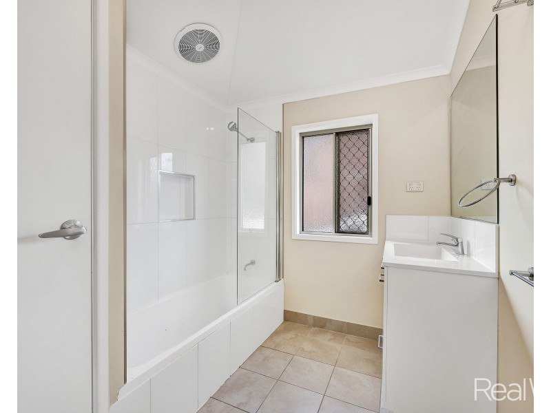 9 Lovers Walk, Thabeban QLD 4670