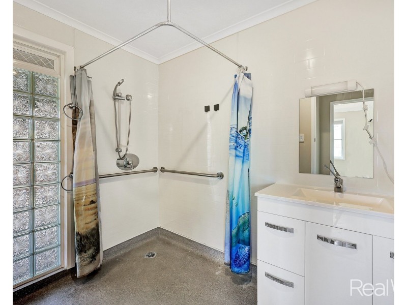 6 Baldwin Crescent, Avoca QLD 4670