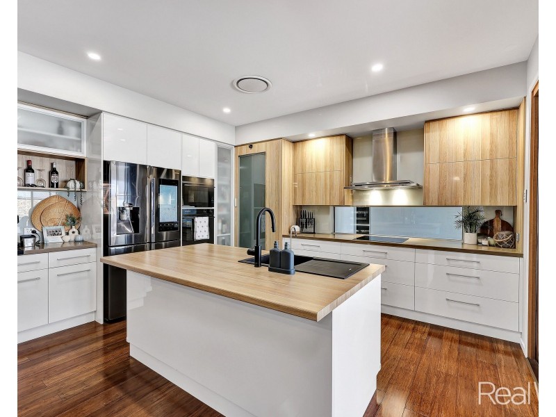 35 Sanctuary Drive, Ashfield QLD 4670
