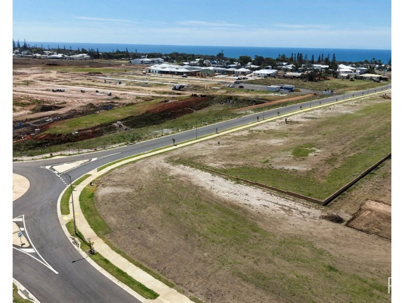 96 Dorflers Road, South Beach, Elliott Heads QLD 4670