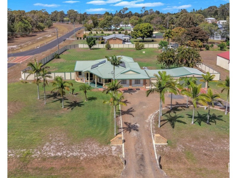1 Belluna Crescent, Gooburrum QLD 4670