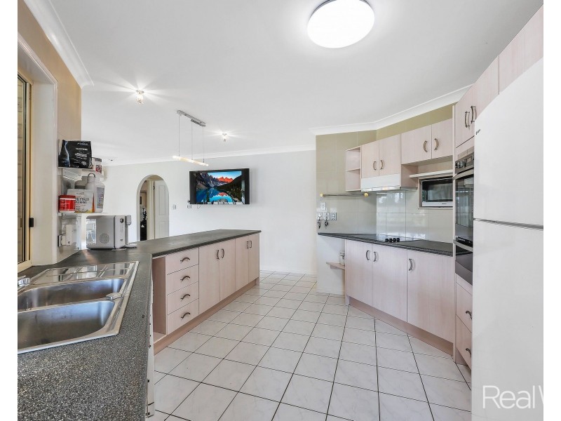 1 Belluna Crescent, Gooburrum QLD 4670