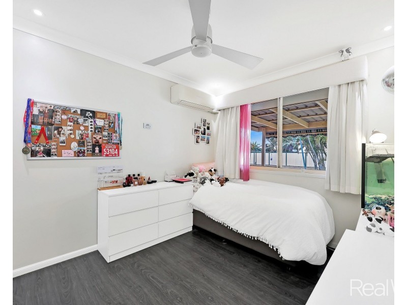 1 Belluna Crescent, Gooburrum QLD 4670
