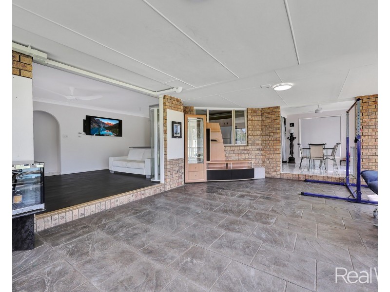 1 Belluna Crescent, Gooburrum QLD 4670