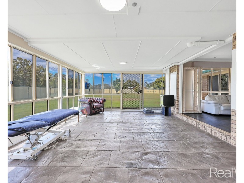 1 Belluna Crescent, Gooburrum QLD 4670