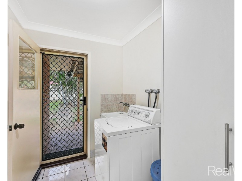 1 Belluna Crescent, Gooburrum QLD 4670