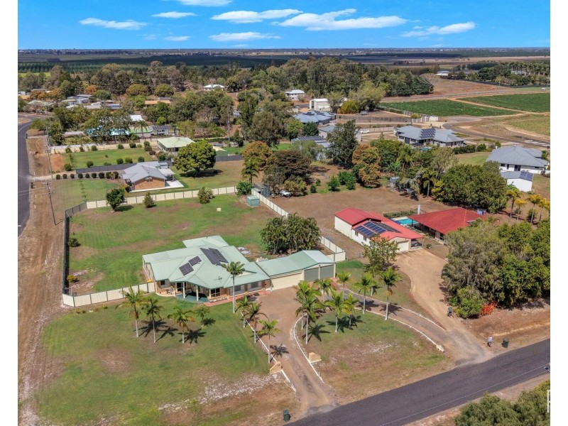 1 Belluna Crescent, Gooburrum QLD 4670