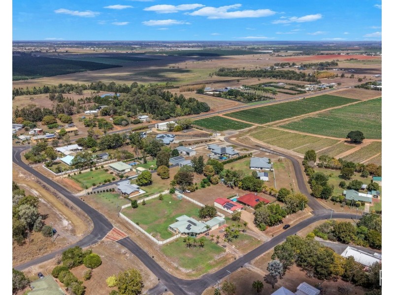 1 Belluna Crescent, Gooburrum QLD 4670