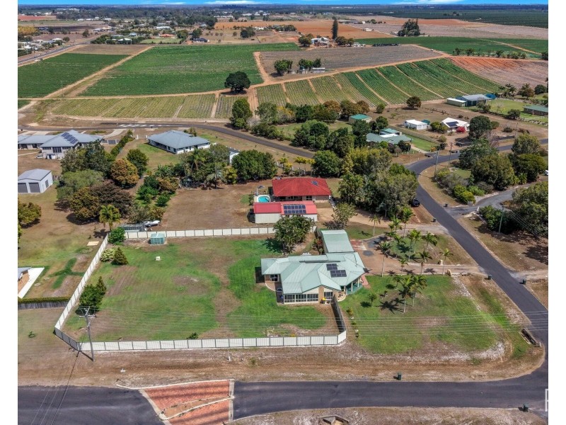 1 Belluna Crescent, Gooburrum QLD 4670