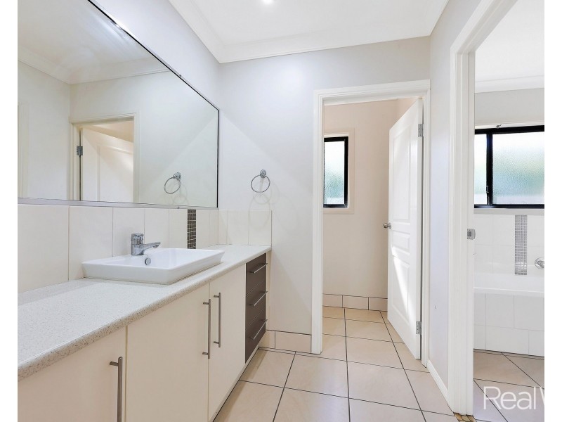 19 Rokeby Court, Branyan QLD 4670