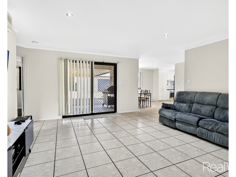 104 Clearview Avenue, Thabeban QLD 4670