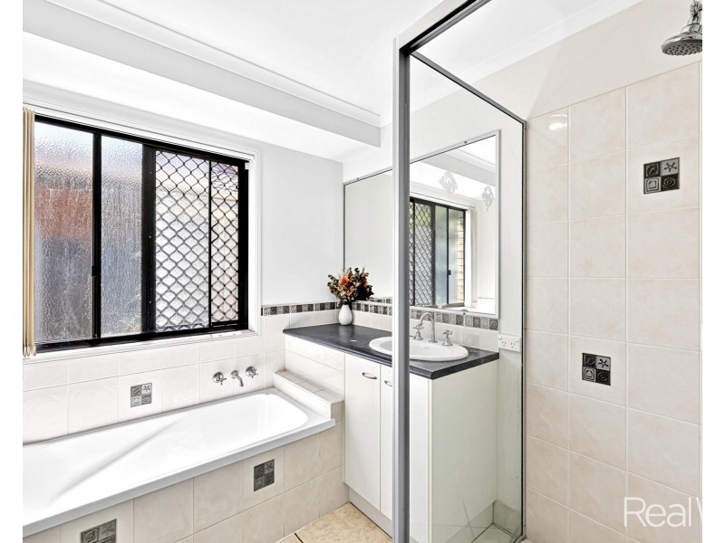 104 Clearview Avenue, Thabeban QLD 4670