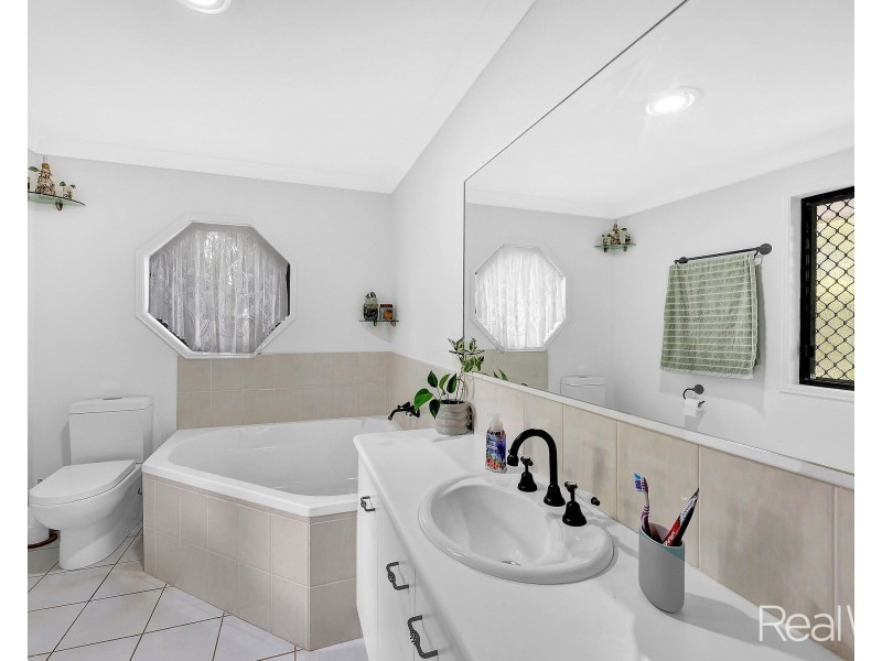 56 Pinto Avenue, Branyan QLD 4670