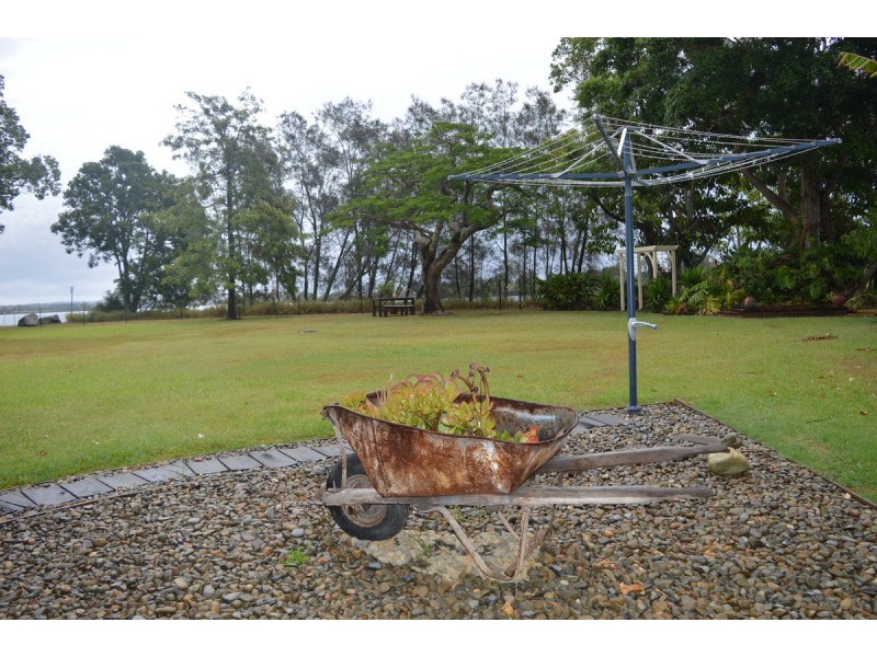 2 Yamba Street, Palmers Island NSW 2463