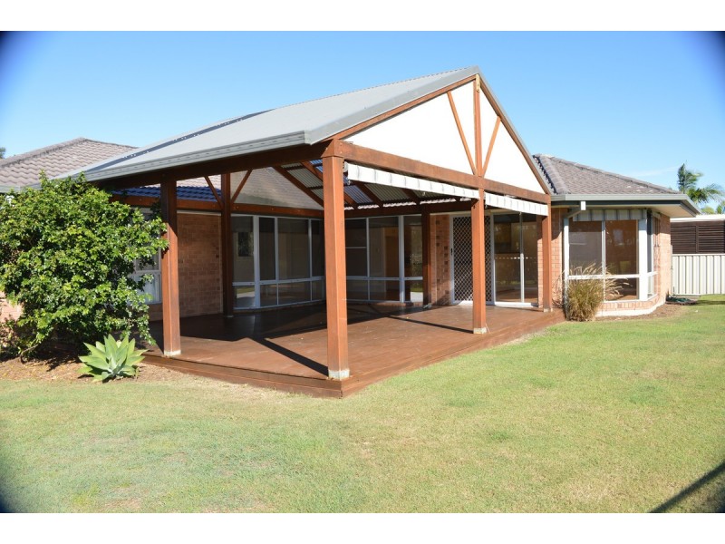 5 Newport Island Circuit, Yamba NSW 2464