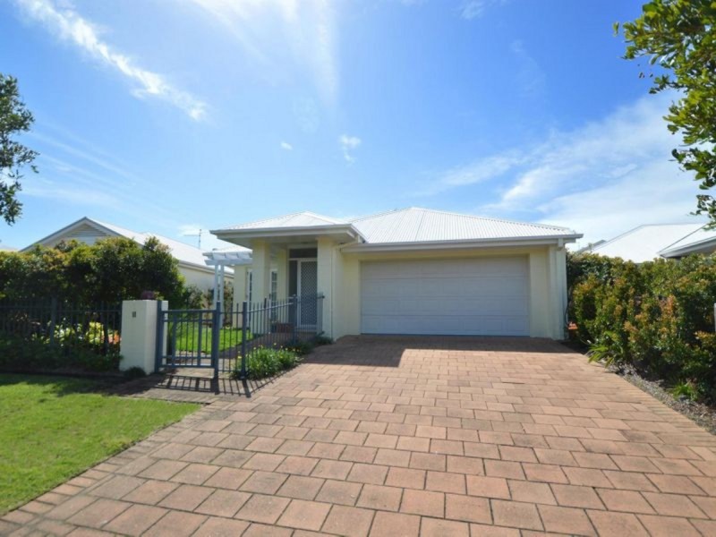 11 The Parkway, Yamba NSW 2464