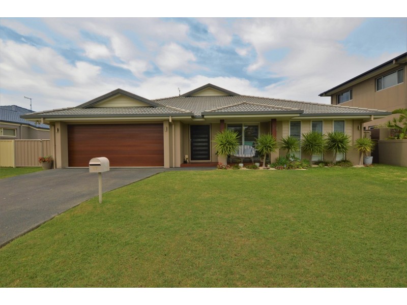 17 Barellan Avenue, Yamba NSW 2464