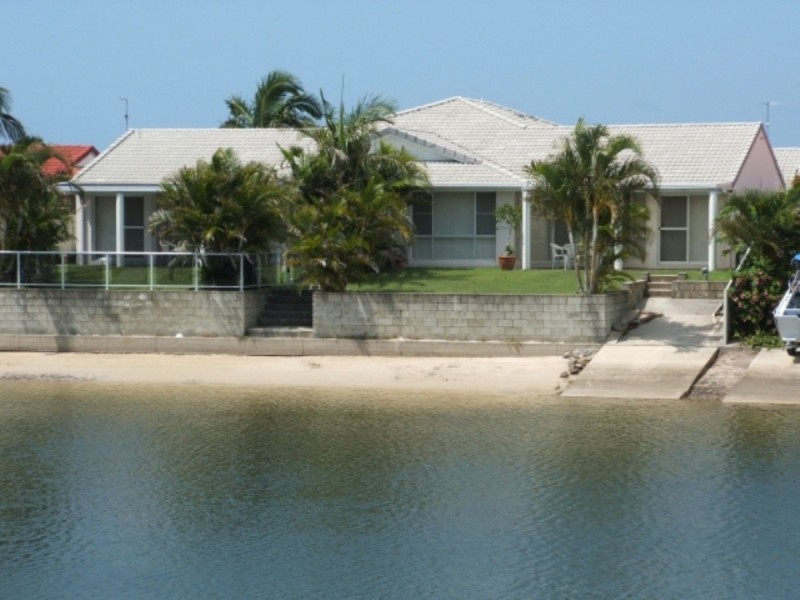 1/8 Nabilla Court, Yamba NSW 2464