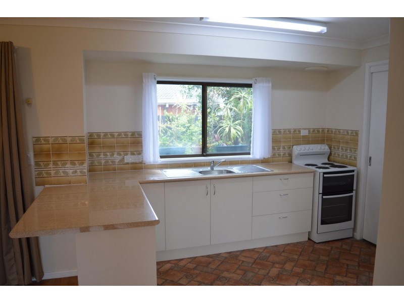 2/6 Roseland Avenue, Yamba NSW 2464