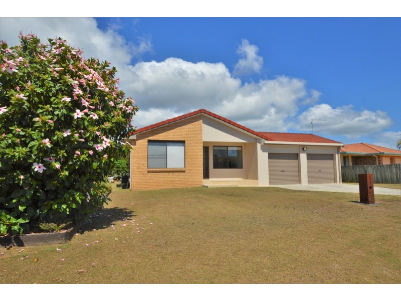 1 Ficus Close, Yamba NSW 2464