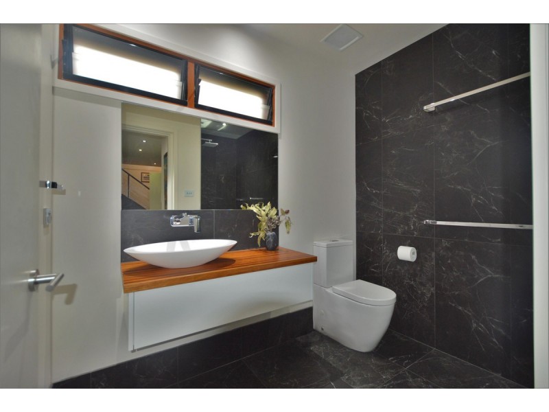 185 Lakes Bvd, Wooloweyah NSW 2464