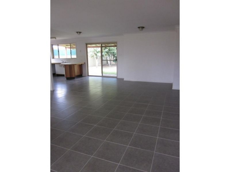 4 Palm Terrace, Yamba NSW 2464