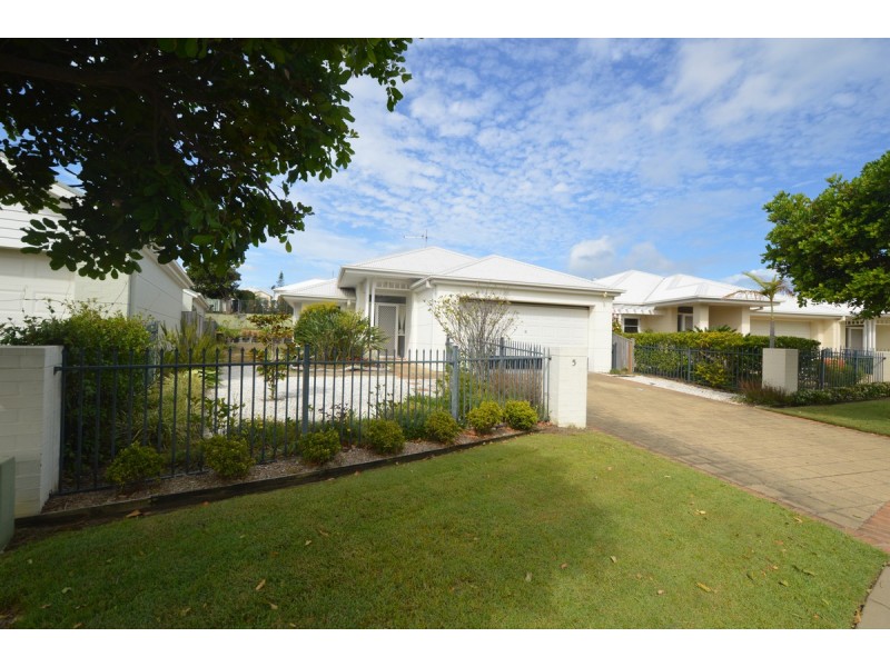 5 The Parkway, Yamba NSW 2464