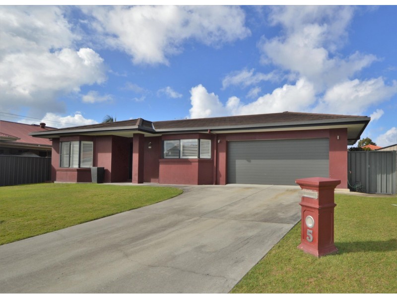 5 Tom Thumb Place, Yamba NSW 2464