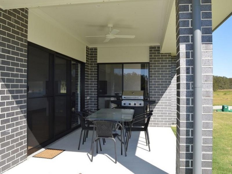 136 Carrs Drive, Yamba NSW 2464