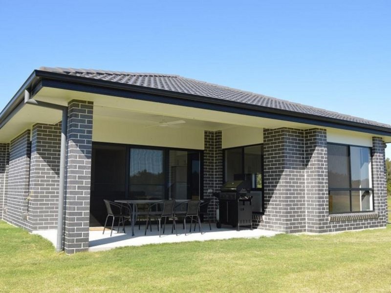 136 Carrs Drive, Yamba NSW 2464