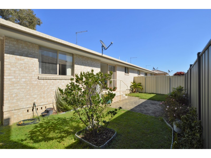 2/15A Shores Drive, Yamba NSW 2464